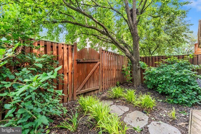 Building Photo - 7115 Oberlin Cir