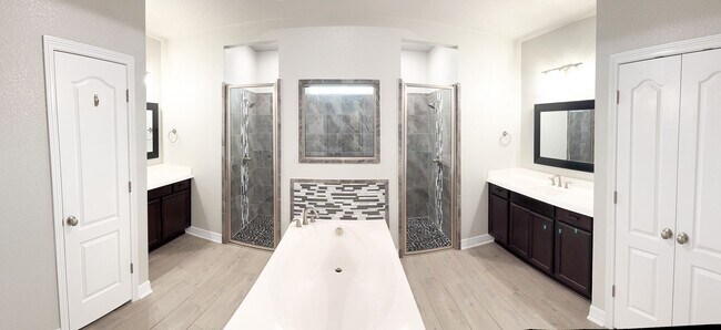 Building Photo - 9005 Grand Oaks Ln