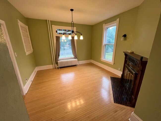 Building Photo - Duluth MN - 4+ bed - 2-bath - 2-car garage