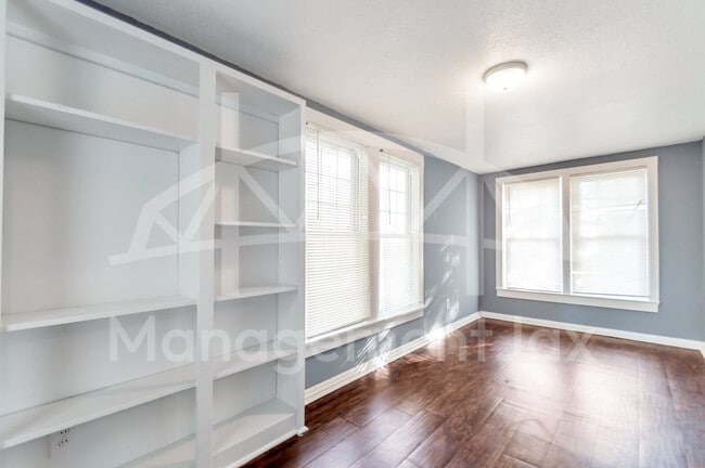 Building Photo - 2056 Moncrief Rd