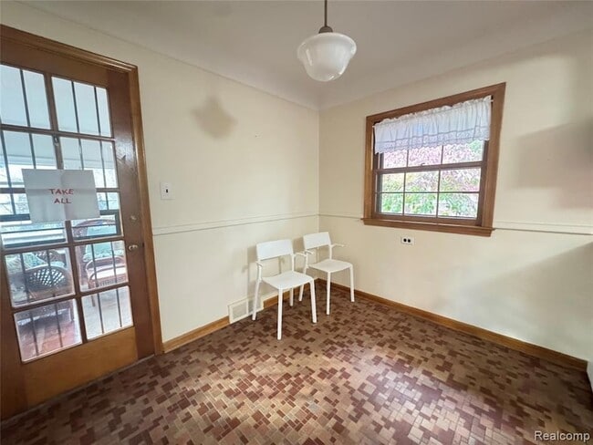 Building Photo - 6 Danvers Ln