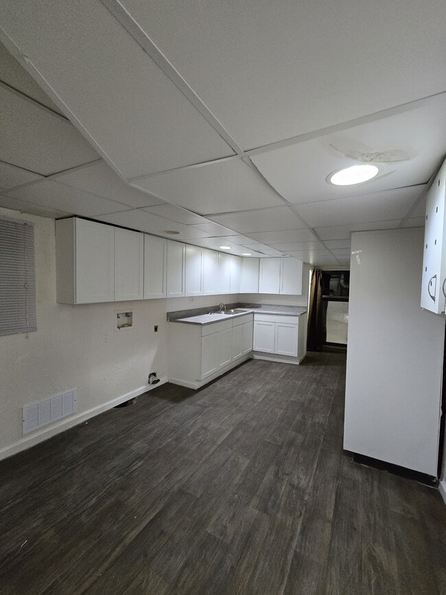 Building Photo - 714 S Fabrique Dr