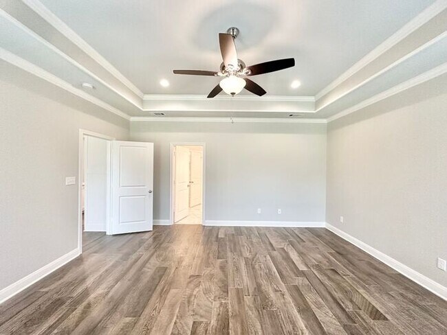 Building Photo - Available Now! Stunning 3 Bedroom 2 Bath i...