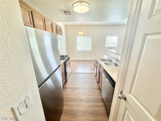 Building Photo - 7701 W Robindale Rd