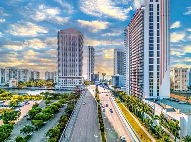 Building Photo - 4111 S Ocean Dr