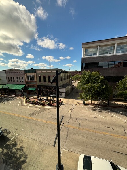 Building Photo - 135 E Prairie Ave