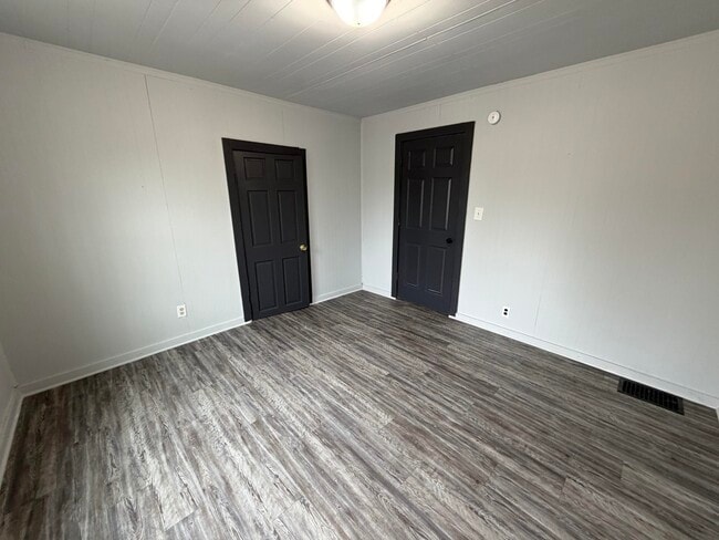 Building Photo - 730 Douglas-