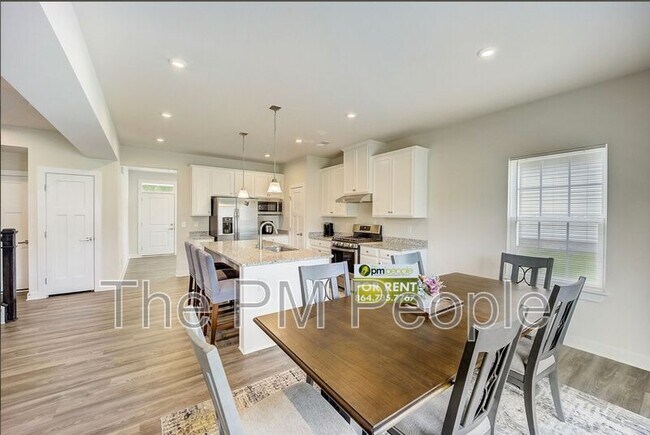 Building Photo - 32 Wiltshire Cir