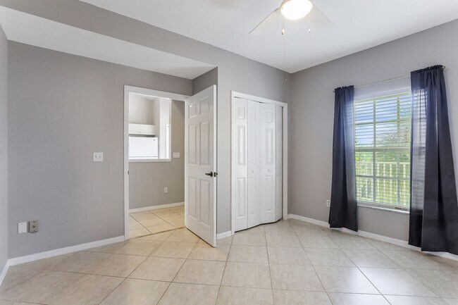 Building Photo - 9165 Celeste Dr