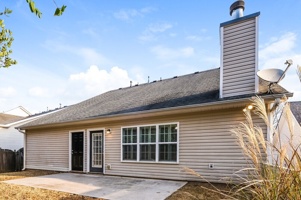 Building Photo - 111 Village Dr