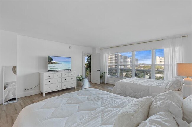 Building Photo - 3500 Galt Ocean Dr