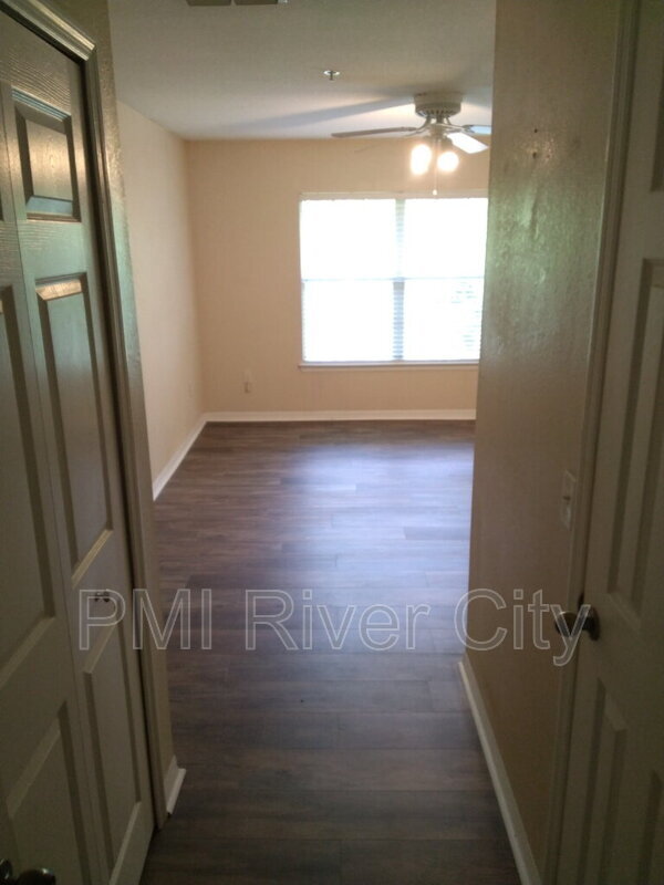 Building Photo - 7800 Point Meadows Dr