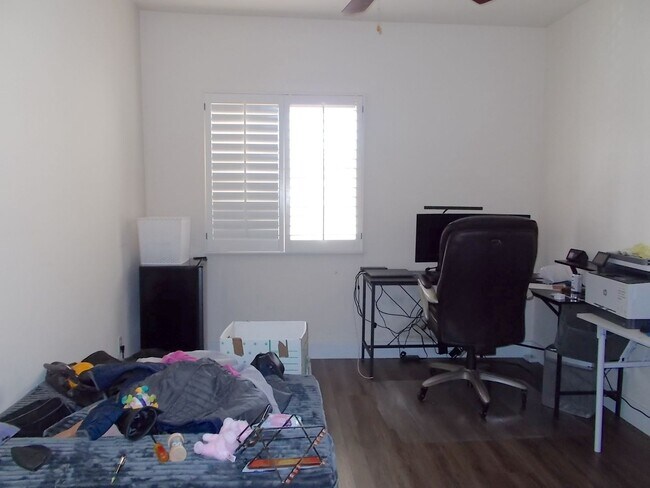 Building Photo - Stunning Fully Remodeled Luxury Home in Peccole Ranch