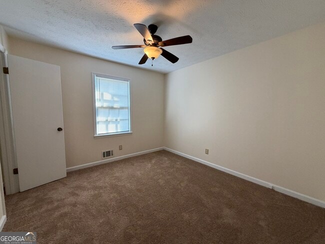Building Photo - 734 Marthas Dr