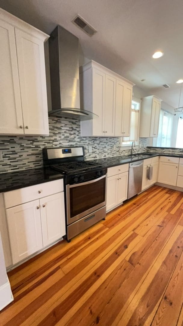 Building Photo - Available April 6th. Custom Built 3BR/2 BA Home in Park Circle!