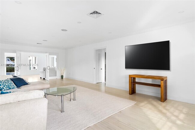 Building Photo - 2085 Ixora Rd