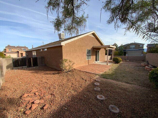 Building Photo - 4 Bedroom Single Story Home Available Near...