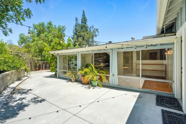 Building Photo - 8461 Valley Circle Blvd