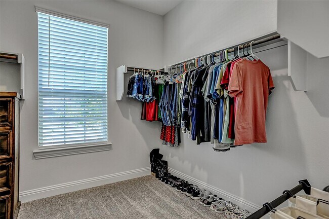 Building Photo - 3 Bed rooms and 2 baths, large master closet. Vinyl garage floor coating is just one of the many ...