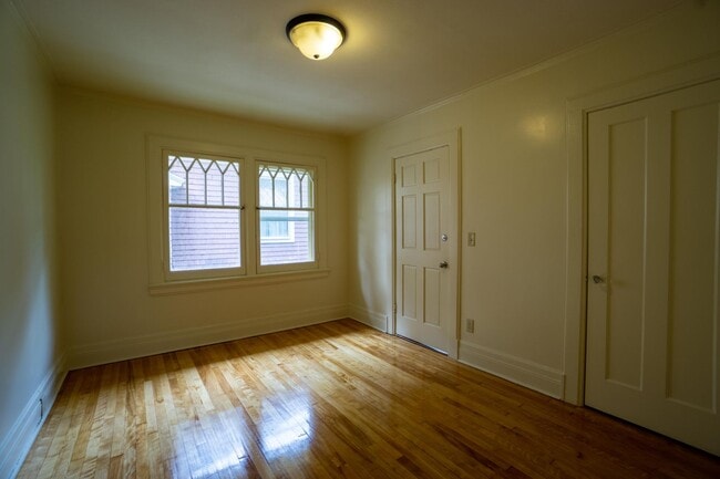 Building Photo - 464 Allen St