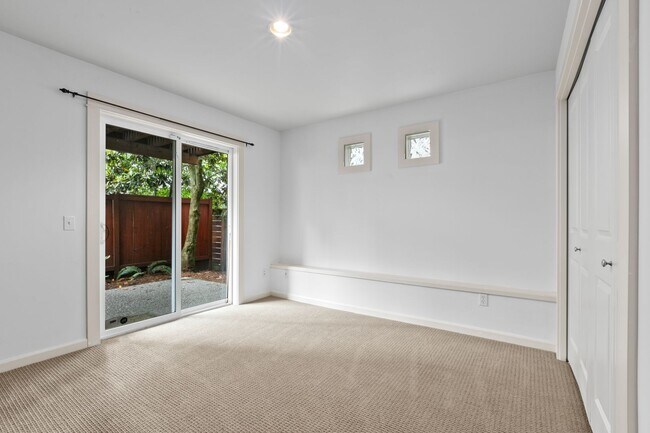 Building Photo - 3Bd/2.5Ba Seattle Home