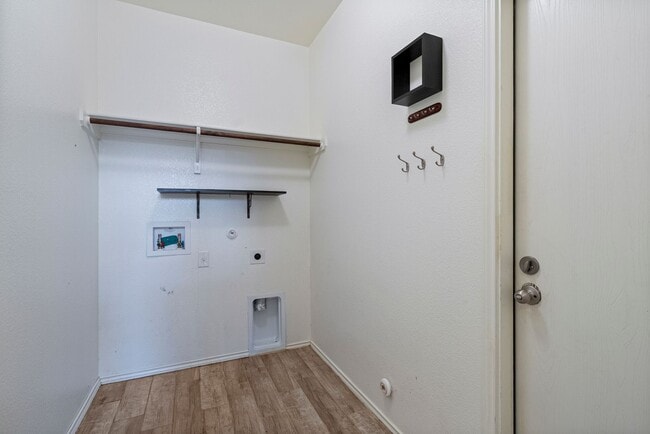 Building Photo - 12021 Pecangate Way