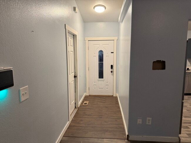 Building Photo - 1015 Flint Dr