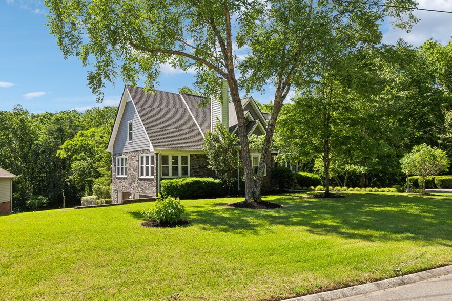 Building Photo - 316 McCoin Dr