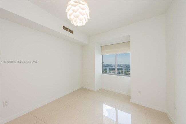 Building Photo - 1100 Biscayne Blvd