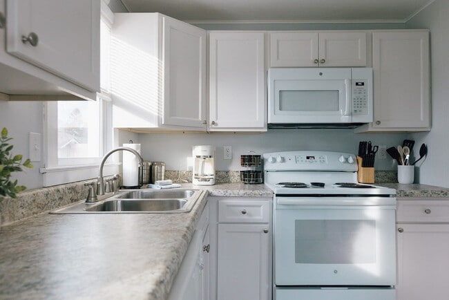 Building Photo - 905 Hill St