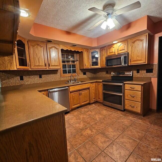 Building Photo - 12488 Cyril James Rd