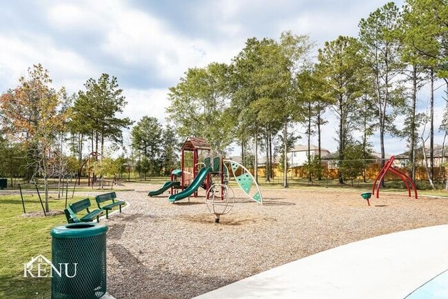 Building Photo - 25342 Shadowdale Dr