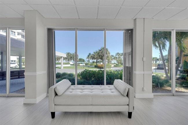 Building Photo - 405 N Ocean Blvd