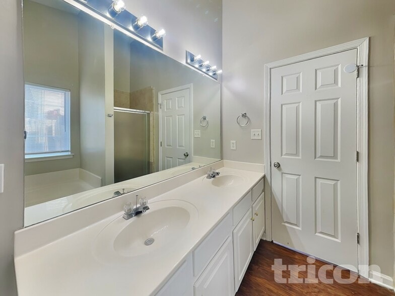 Building Photo - 9728 Avensong Crossing Dr