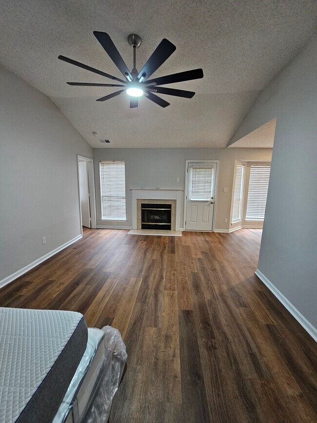 Building Photo - 10430 Brawley Ln
