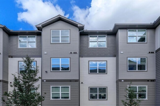 Building Photo - 1620 Oak Tree Dr