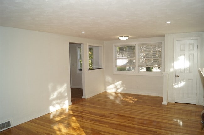 Building Photo - 48 Bornwood Dr