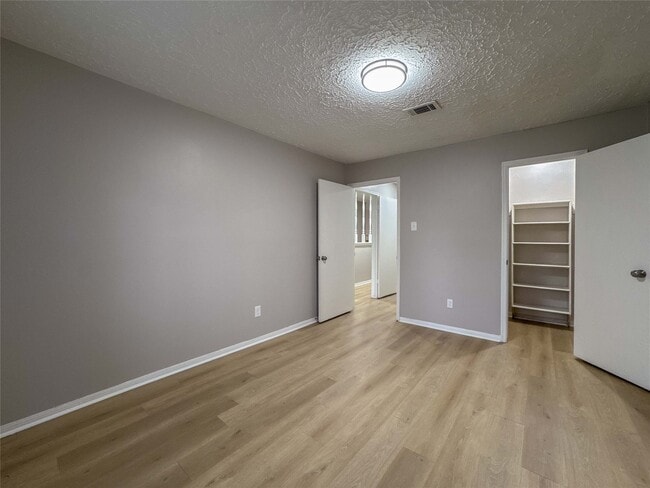 Building Photo - 22822 Canyon Lake Dr