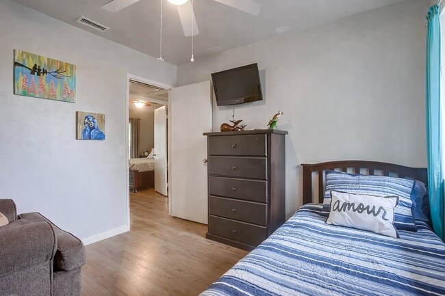 Building Photo - 1140 Harding St