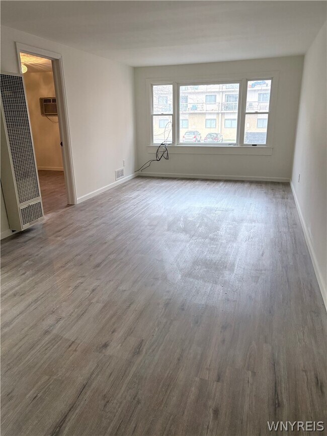 Building Photo - 19 California Dr