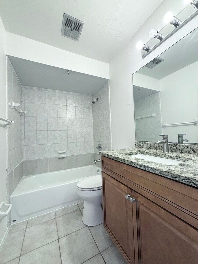 Building Photo - Recently Renovated Rental in Desirable Cap...