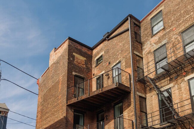 Building Photo - 1508 Pleasant St