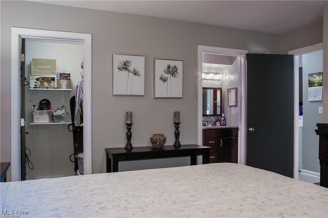 Building Photo - 822 Shadowood Ln SE