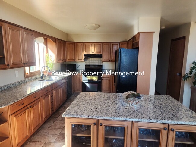 Building Photo - "Charming 3-Bedroom Mountain Retreat in Conifer"