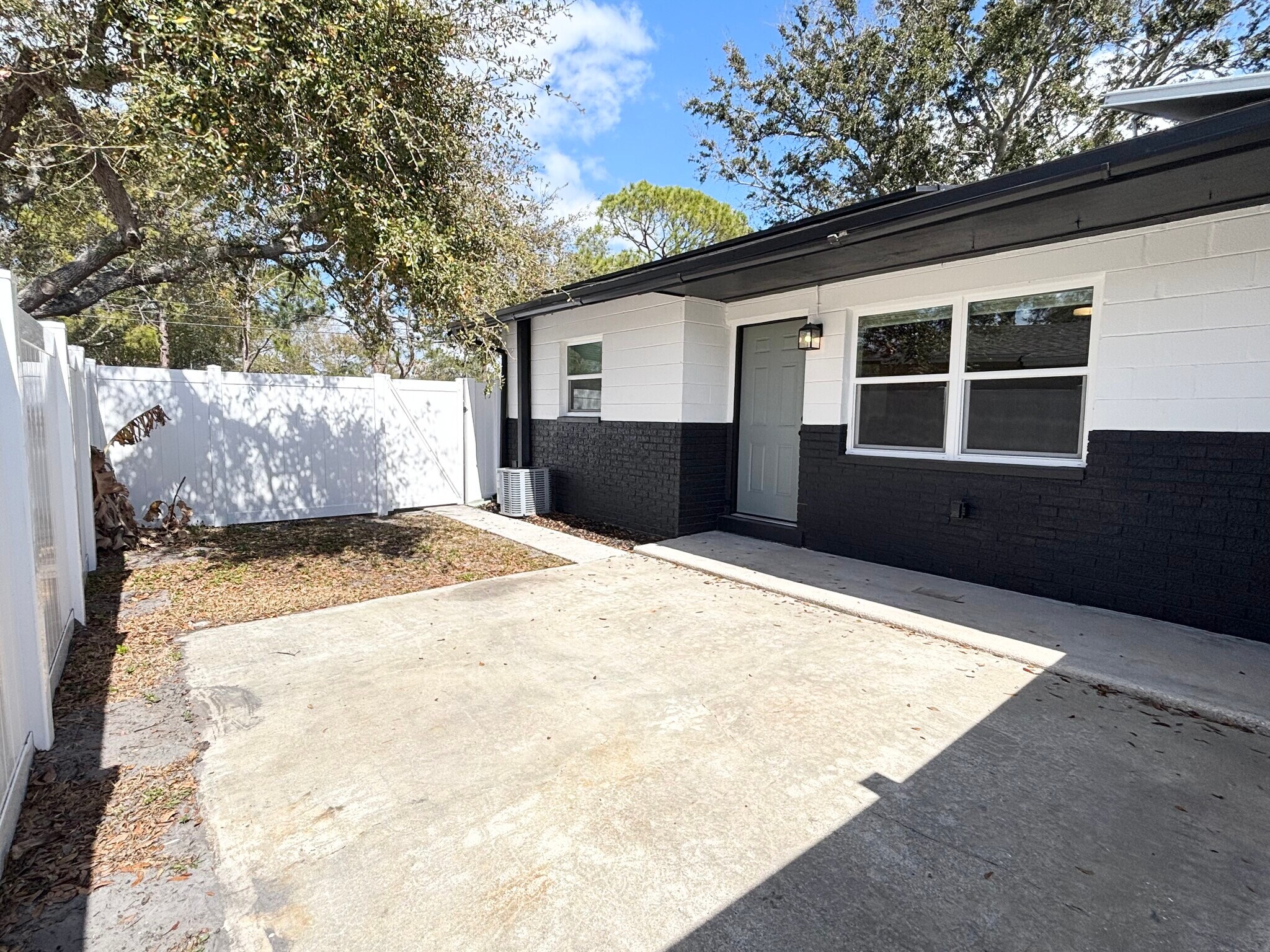 Building Photo - 510 91st Ave N