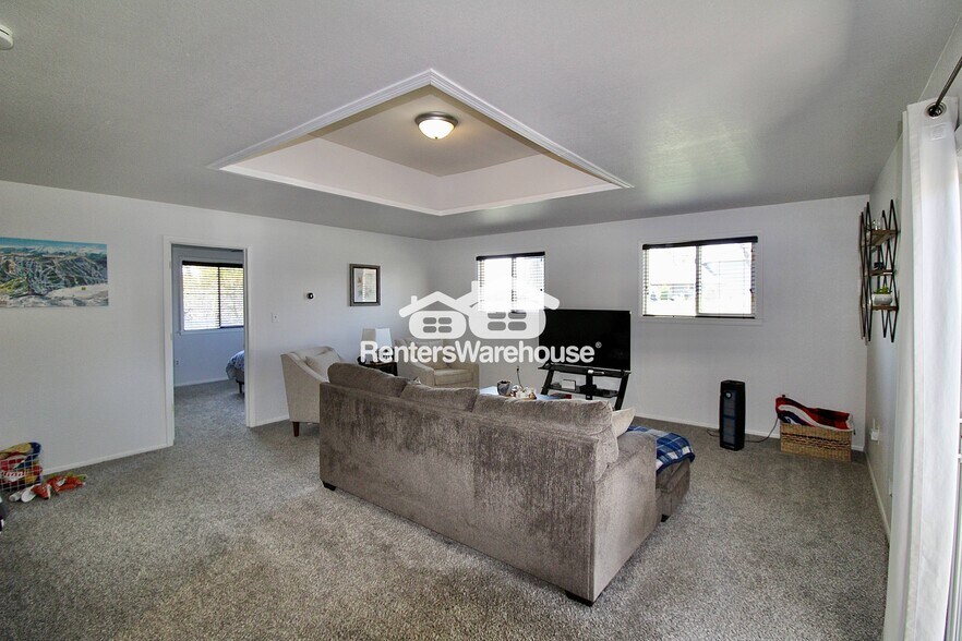Building Photo - 11025 Dahlia Ct
