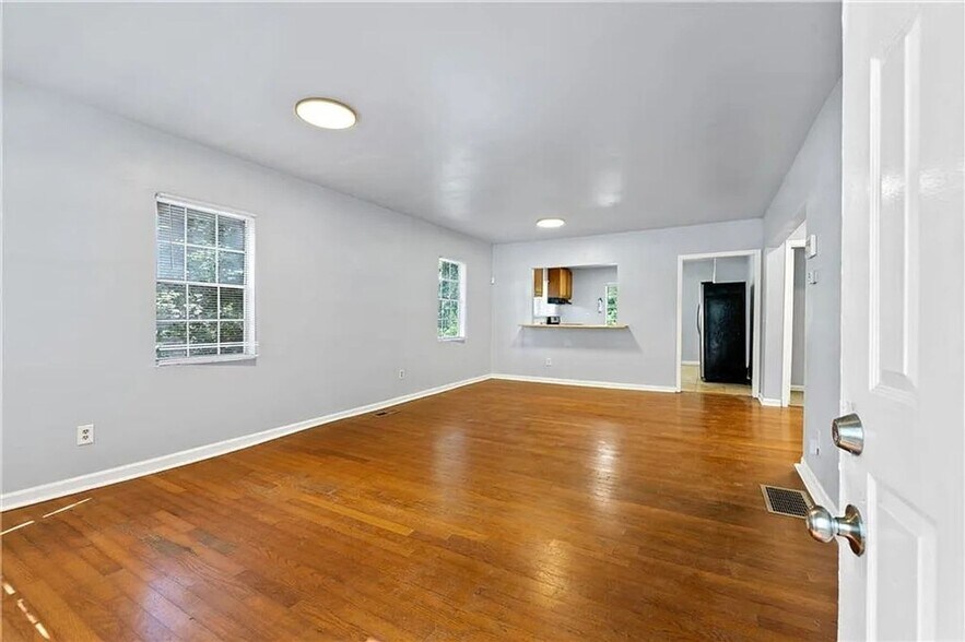 Building Photo - 1415 Eric St SE