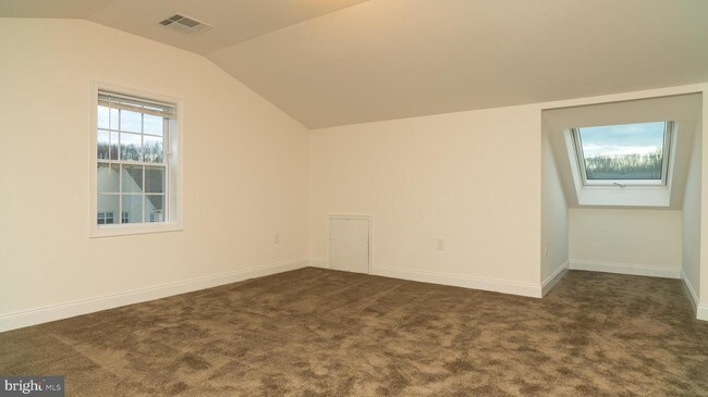 Building Photo - 2 PEACOCK Way