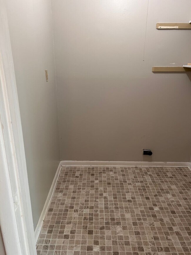 Building Photo - Move in Ready