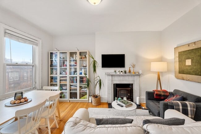 Building Photo - 62 W Cedar St